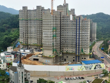 Zone 5 2B-5BL apartment construction in Hwangju Hyocheon